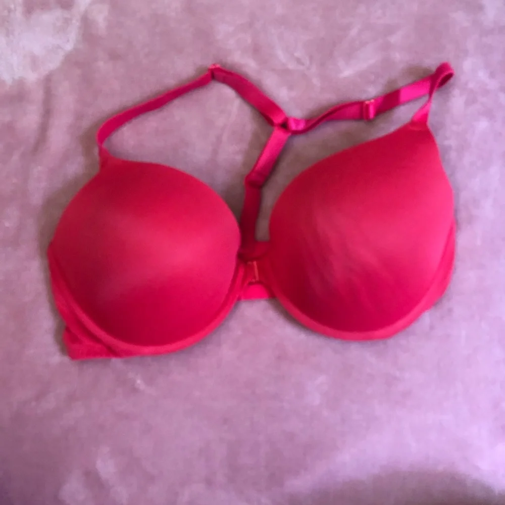 Victoria Secret - Picture 1 of 2